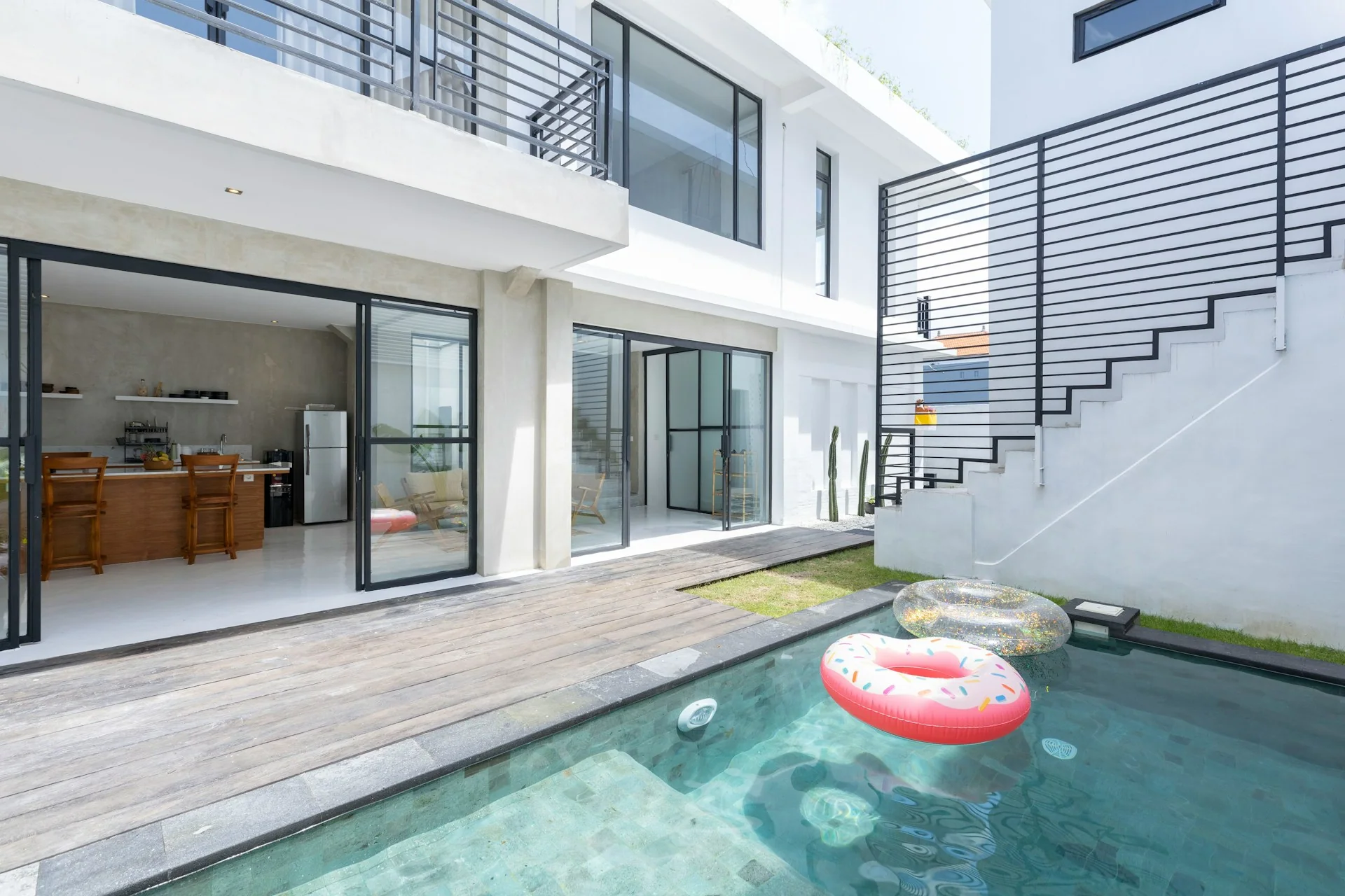 minimalist Balinese house design with open plan