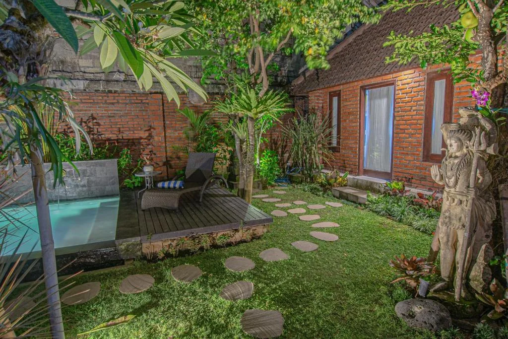 Balinese house design with a spacious garden