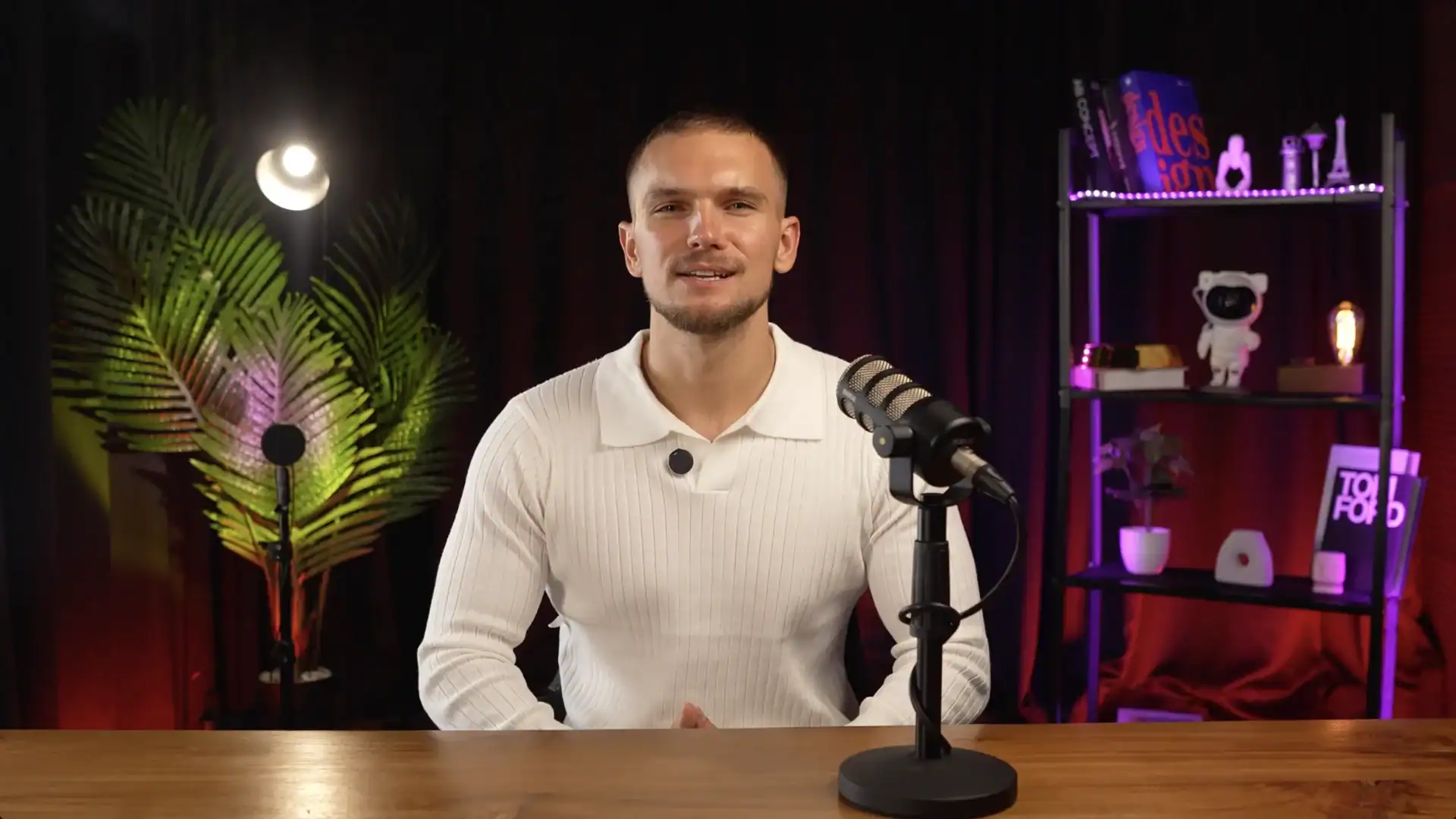 Presenter at a microphone in Villo Studio’s Canggu streaming set