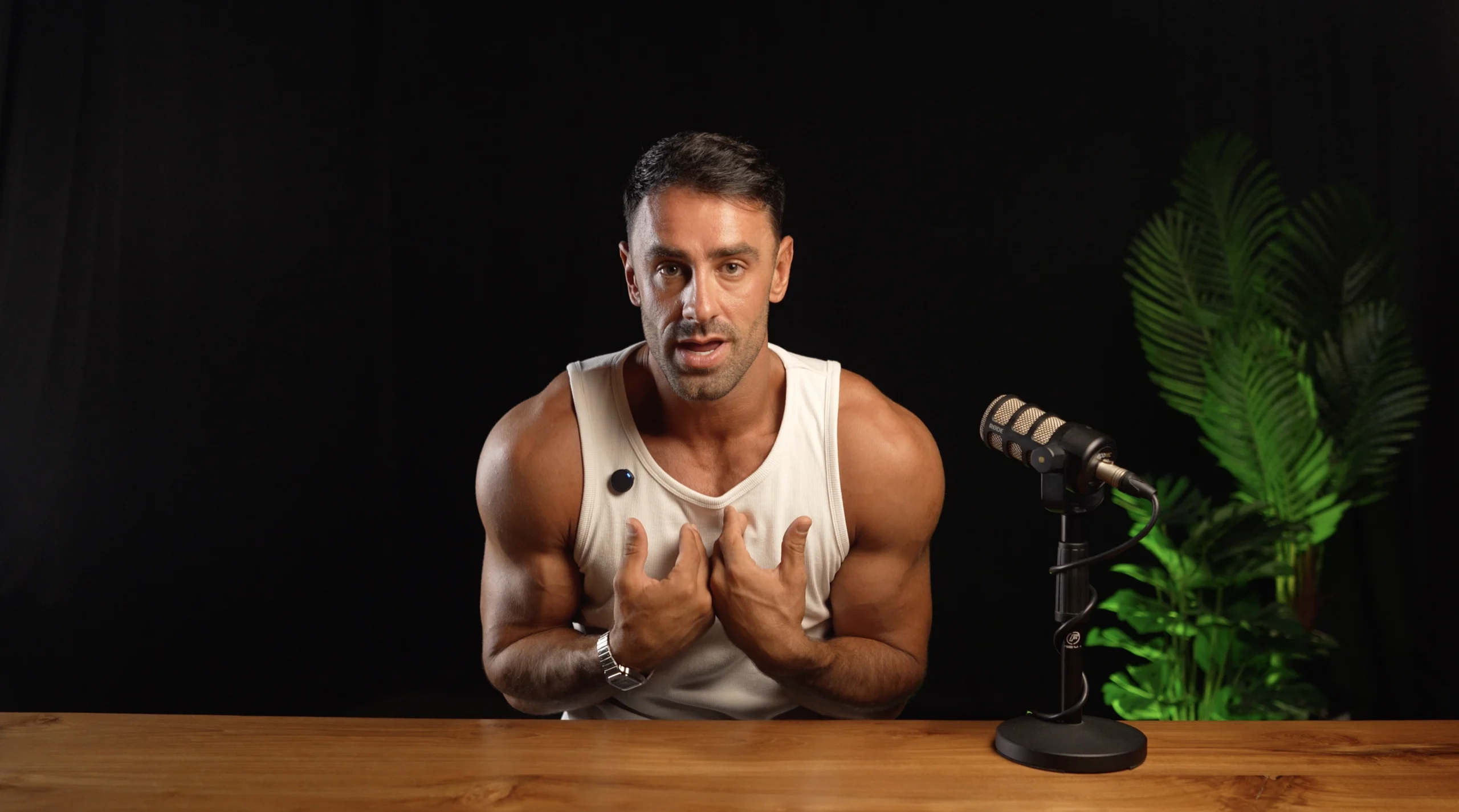 Сольный сет на чёрном фоне с RODE